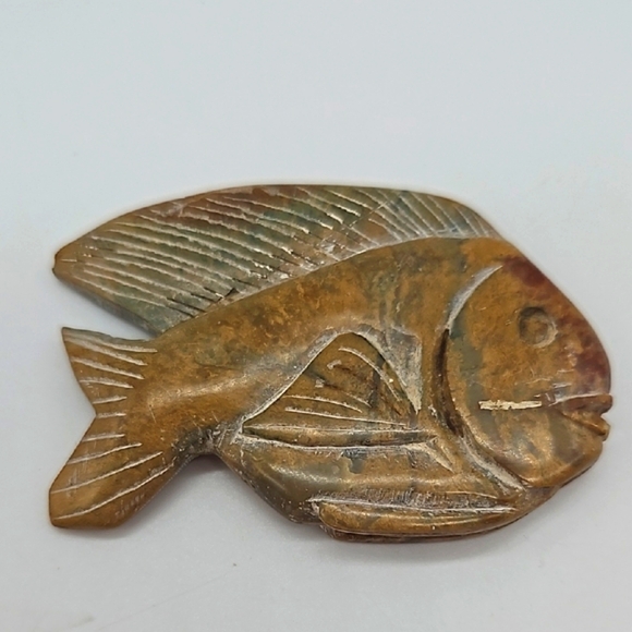 🩷 Hand Carved Stone Fish Sculpture Paperweight - Picture 5 of 5